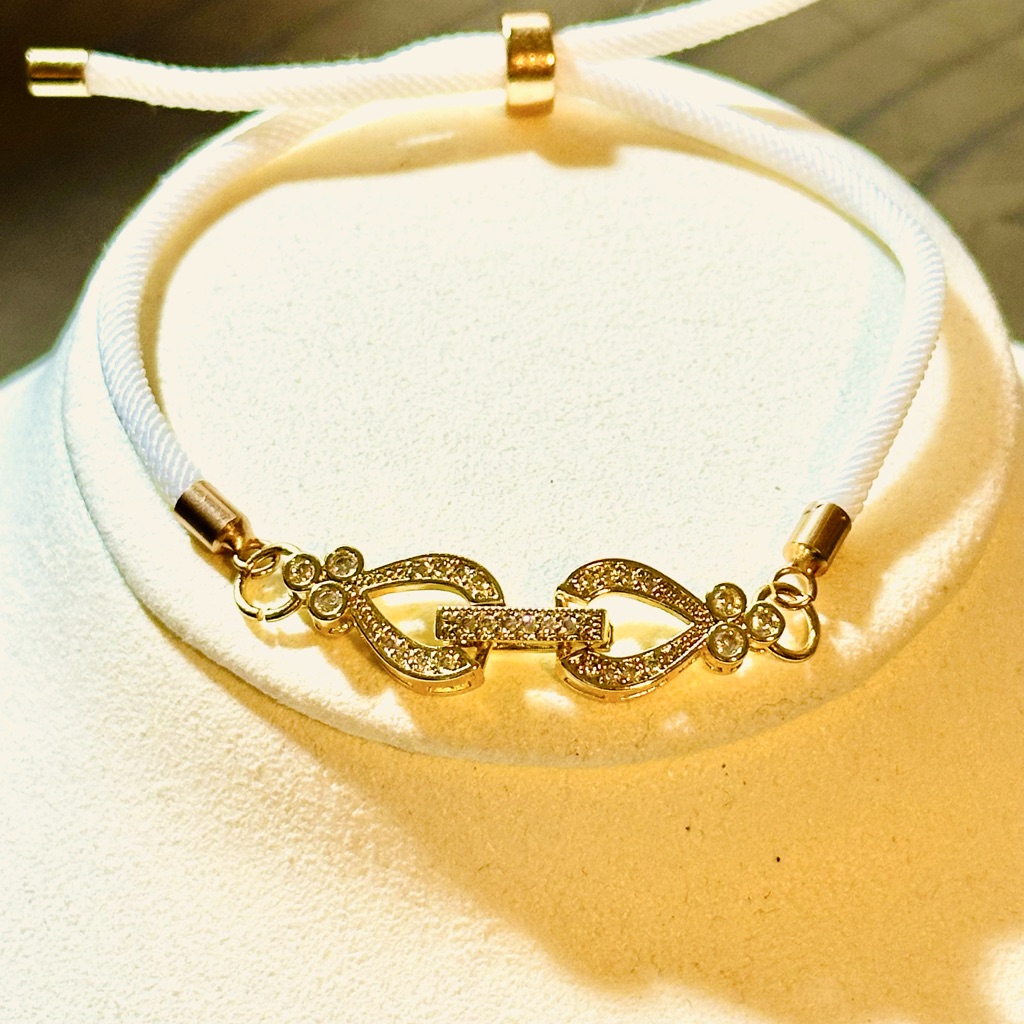 Stunning Bracelet That Is Calling Your Name Stunning Bracelet That Is Calling Your Name
